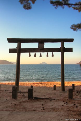 壱岐神社の生の松原海岸の鳥居